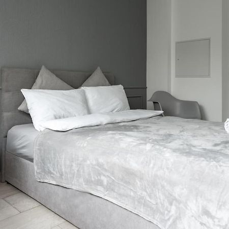 City Loft 11: Cozy Apartment near Neumarkt with Balcony Cologne Exterior photo