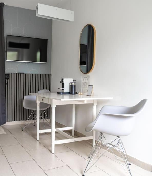 City Loft 11: Cozy Apartment near Neumarkt with Balcony Cologne Exterior photo