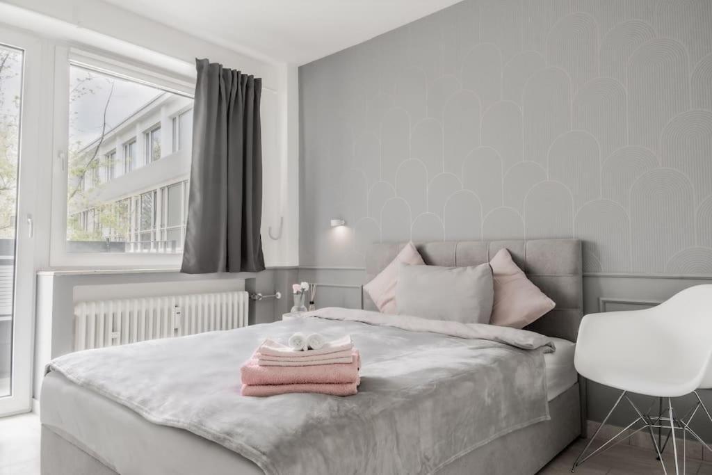 City Loft 11: Cozy Apartment near Neumarkt with Balcony Cologne Exterior photo